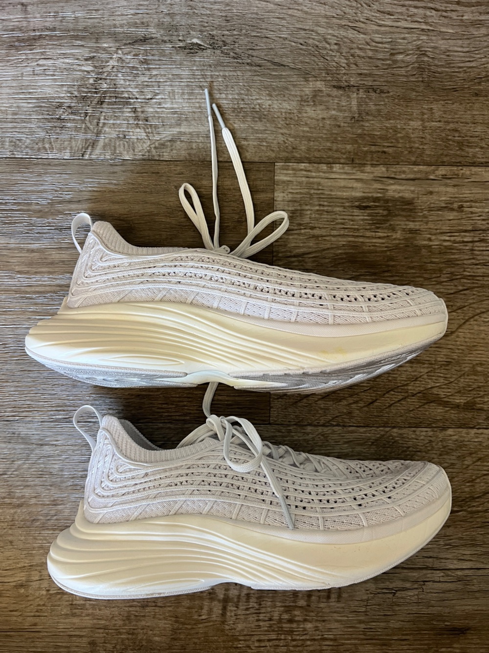 APL Women’s Techloom Zipline in White - Picture 4 of 8